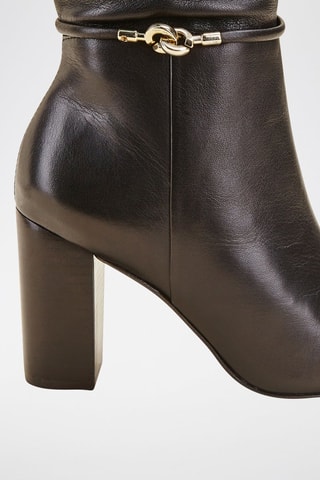 Botas em couro Rafaela Preto