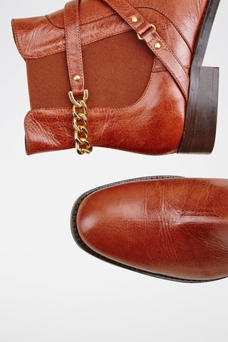 Botins em couro de vitelo Eloni Castanho