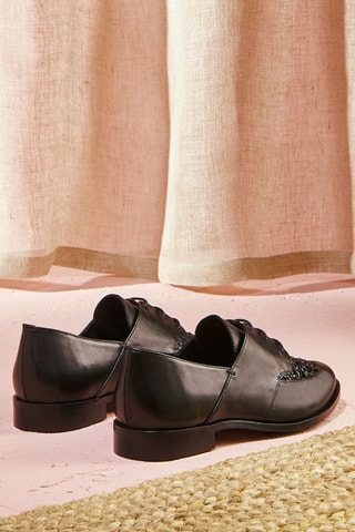 Derbies em couro de vaca Elenage Preto