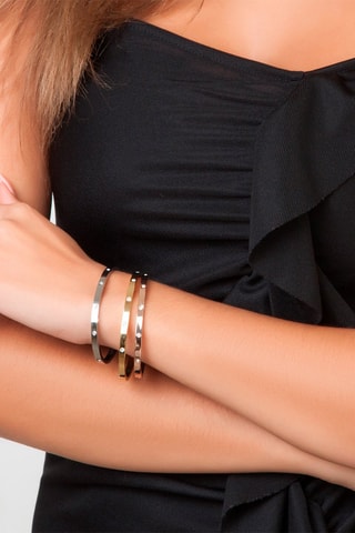 3 pulseiras rígidas 
Prateado e dourado