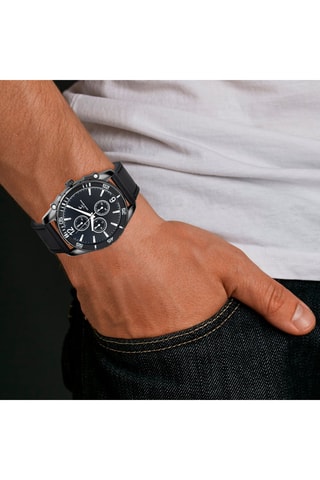 Relógio de quartzo em couro 
Preto