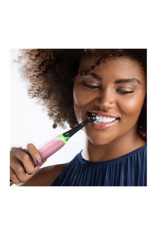 Spazzolino da denti elettrico connesso iO Serie 5n