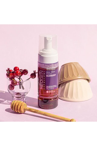 Schuimende reiniger Real Fresh Foam Blueberry - 160 g