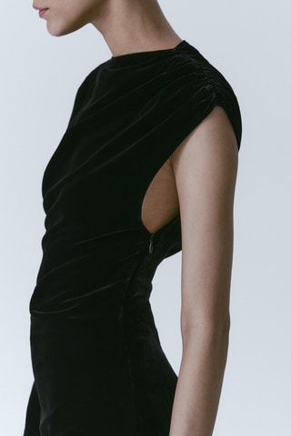 Robe courte velours manches asymétriques - Noir