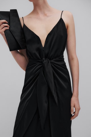 Robe satinée nouée - Studio - Noir