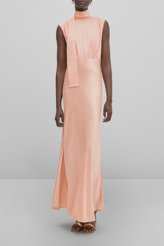 Robe longue satinée à col montant - Studio - Corail