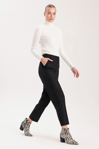 Calças estilo cenoura 7/8 cintura subida - Preto