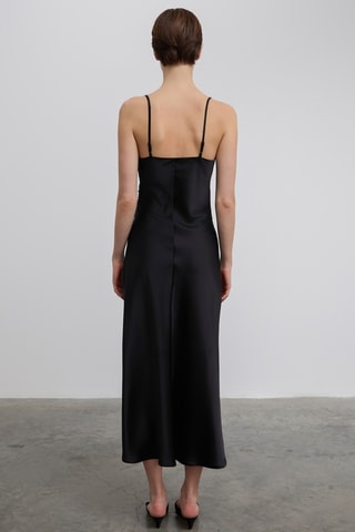 Vestido midi sem mangas - Preto