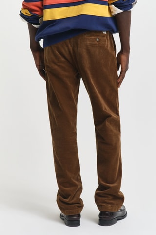 Calças regular em veludo - Castanho