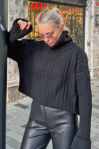 Camisola curta em lã - Preto