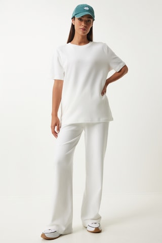 T-shirt e calças de fato - Branco