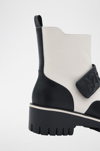 Enkellaarzen - zwart en ivoorkleurig