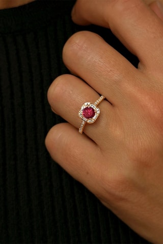 Bague - Or jaune, diamants, rubis et topazes