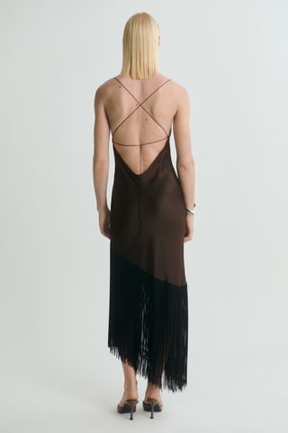 Robe satinée asymétrique à franges - Marron