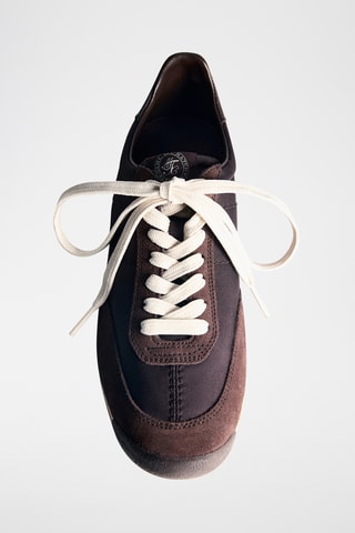 Baskets empiècements en daim à rayures contrastées - Chocolat