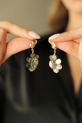 Brincos - Banhado a ouro amarelo e madrepérola