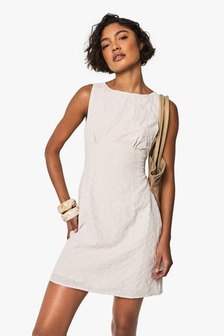 Rechte Jurk met Engelse Borduursels - Beige