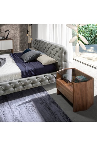 Comodino in legno placcato noce e vetro - 65 x 50 x 45 cm