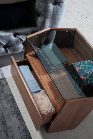 Comodino in legno placcato noce e vetro - 65 x 50 x 45 cm