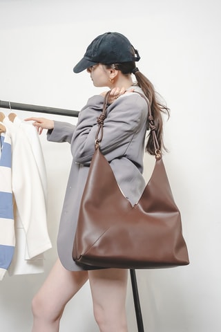 Mala de ombro em couro Gwen - Toupeira