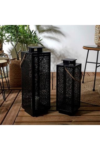 2 lanternas 
59 e 60,5 cm - Preto