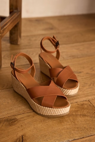 Sandalias de piel de cuña - Camel