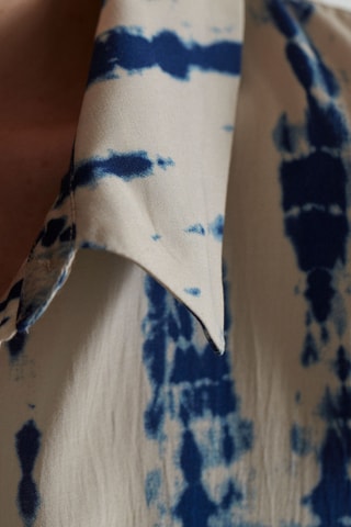 Vestido-camisa tie and dye - Cru e azul-cobalto