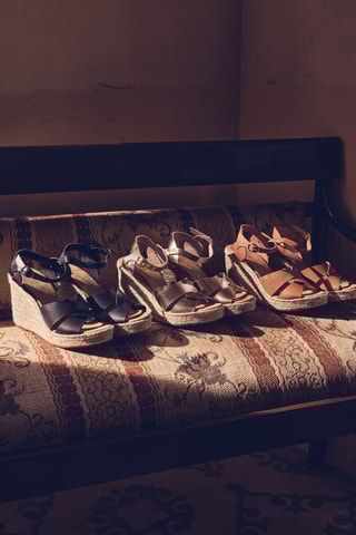 Sandalias de piel de cuña - Negro