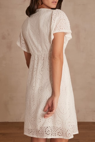 Vestido evasé con bordado inglés - Blanco