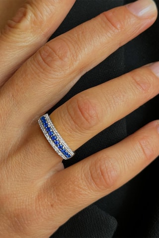 Anillo - Oro blanco, diamantes y zafiros