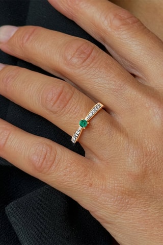 Anillo - Oro amarillo, diamantes y esmeralda