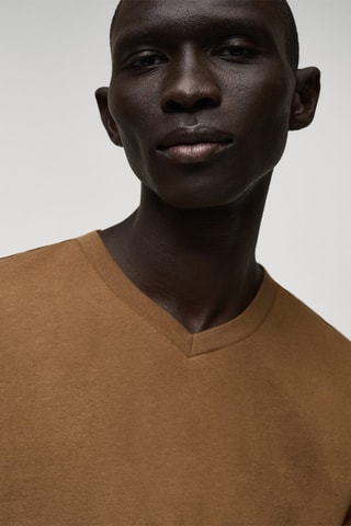 T-shirt col en V slim-fit 100 % coton - Marron