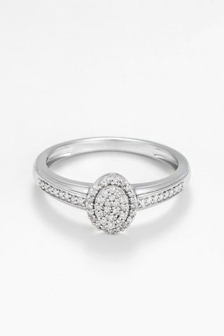 Anillo - 
Oro blanco y diamantes