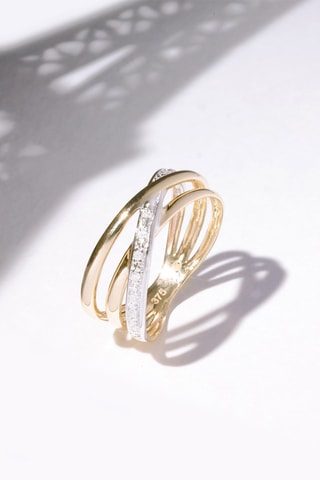 Anillo - 
Oro amarillo y diamantes