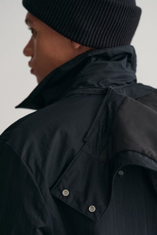 Parka regular con cappuccio - Nero