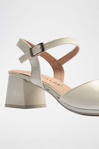 Sandali con tacco in pelle verniciata - Bianco