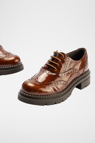 Stringate in pelle verniciata - Cammello