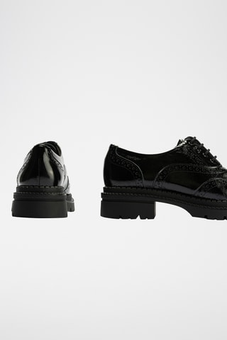 Stringate in pelle verniciata - Nero