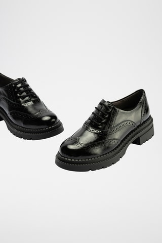 Stringate in pelle verniciata - Nero