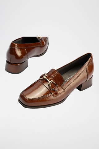 Mocassins à talons en cuir verni - Camel