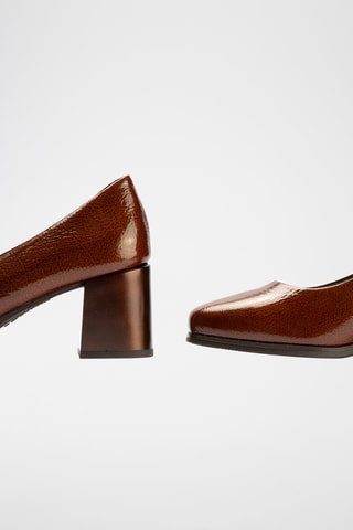 Escarpins en cuir verni - Camel