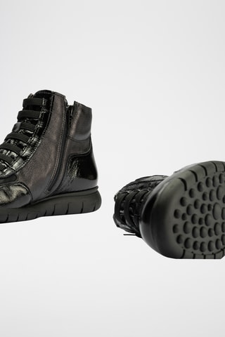 Baskets montantes en cuir verni - Noir