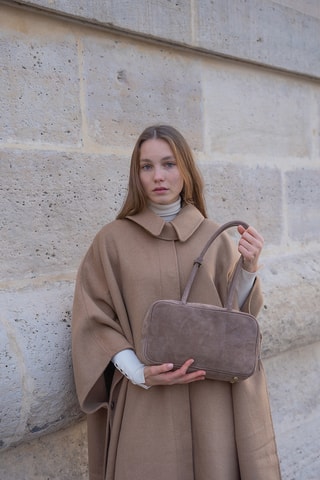 Borsa a spalla in pelle scamosciata  - Taupe