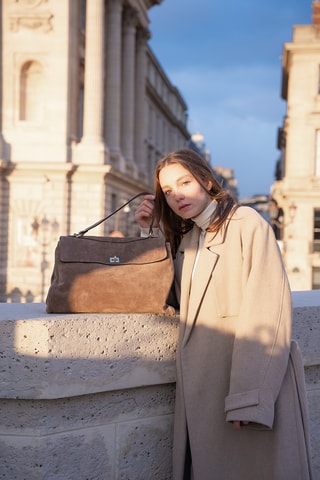 Borsa a spalla in pelle scamosciata  - Taupe