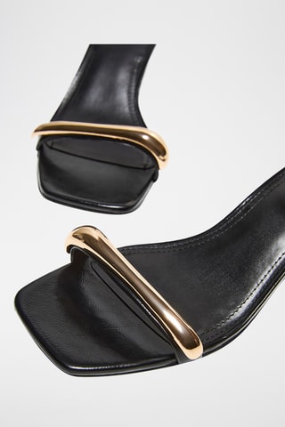 Sandalias de tacón - Negro y dorado