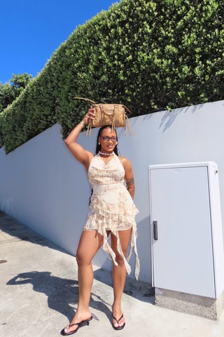 Vestido avolantado - Beige y blanco