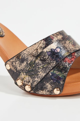 Sandalias de tacón - Negro y dorado