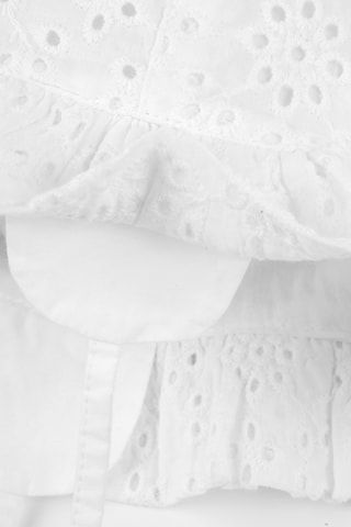 Bobhoedje met Engelse borduursels - Wit