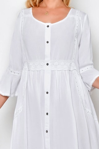 Vestido com folhos 
Branco - 