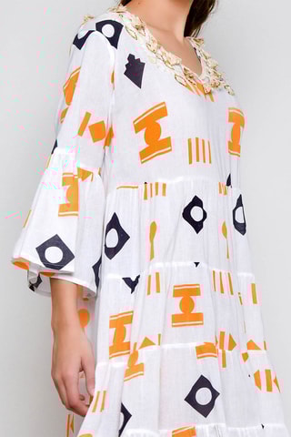 Vestido com folhos 
Branco - 